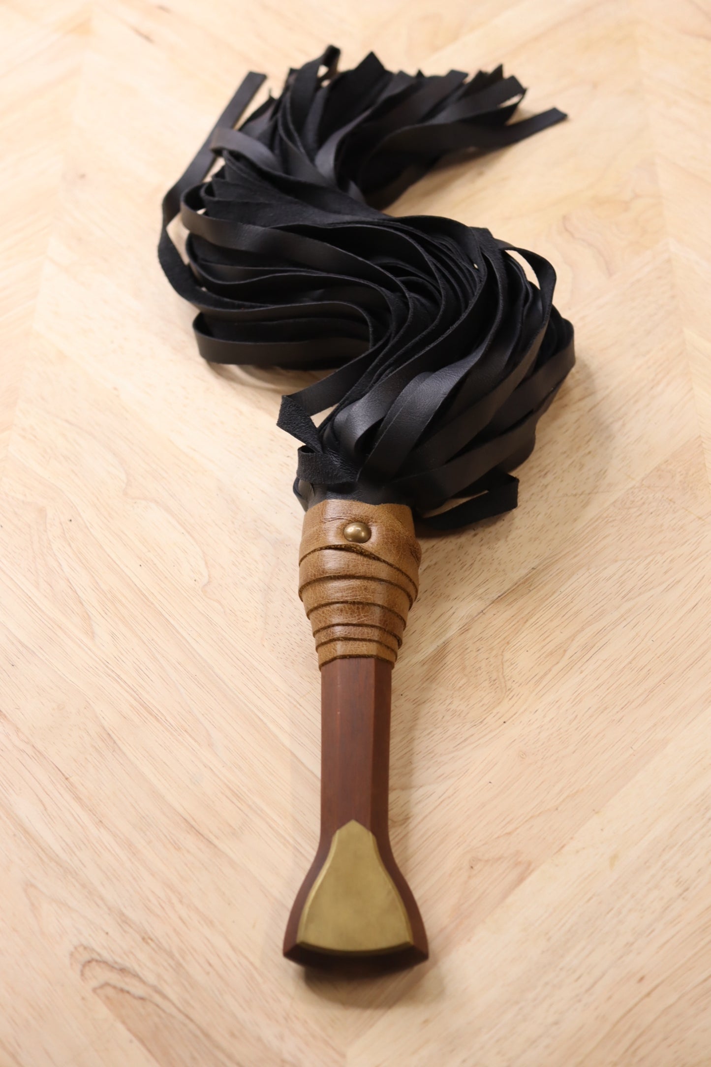 Ipe Flogger w/ black tails
