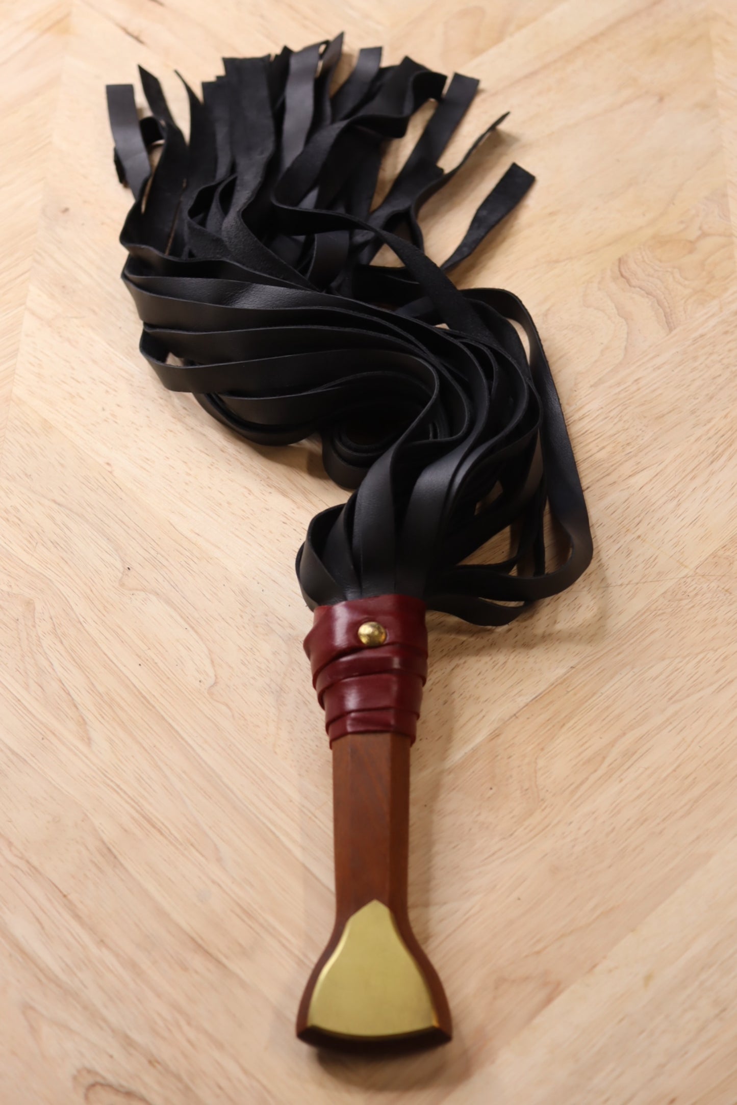 Ipe Flogger w/ XL black tails