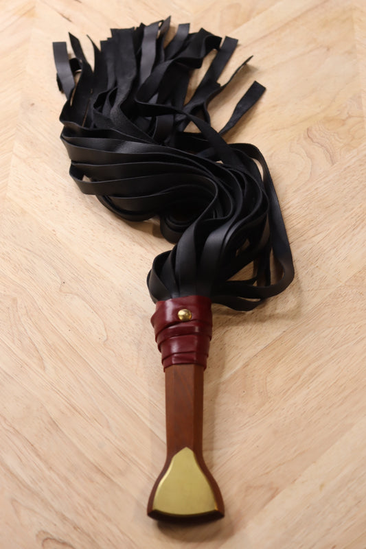 Ipe Flogger w/ XL black tails